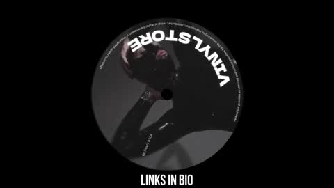 Snapshot of vinylstore chatting on March 7, 2025, 11:07 am Diva Silvia online show from March 7, 2025, 11:07 am