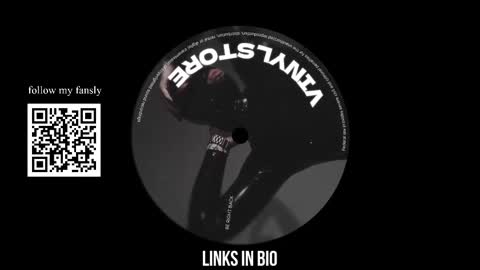 Snapshot of vinylstore chatting on March 10, 2025, 11:53 am Diva Silvia online show from March 10, 2025, 11:53 am