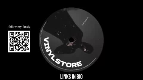 Snapshot of vinylstore chatting on March 12, 2025, 11:09 am Diva Silvia online show from March 12, 2025, 11:09 am