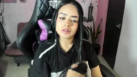 Snapshot of vio_let_ chatting on September 24, 2025, 3:43 am Daniela online show from September 24, 2025, 3:43 am