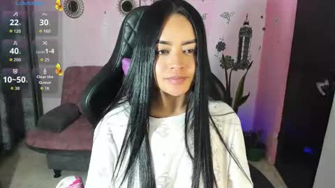 Snapshot of vio_let_ chatting on October 5, 2025, 6:23 am Daniela online show from October 5, 2025, 6:23 am