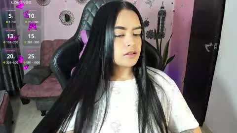 Snapshot of vio_let_ chatting on October 14, 2025, 4:24 am Daniela online show from October 14, 2025, 4:24 am