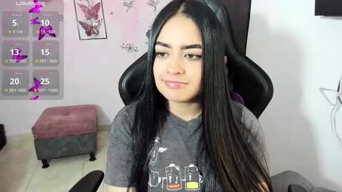 Snapshot of vio_let_ chatting on October 18, 2025, 2:14 am Daniela online show from October 18, 2025, 2:14 am