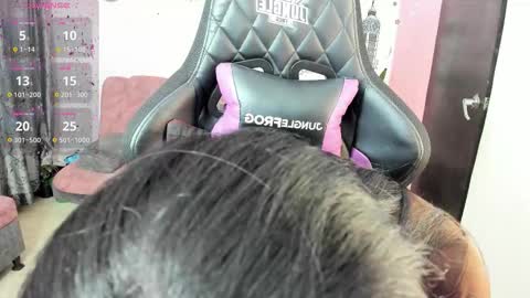 Snapshot of vio_let_ chatting on October 25, 2025, 7:05 am Daniela online show from October 25, 2025, 7:05 am