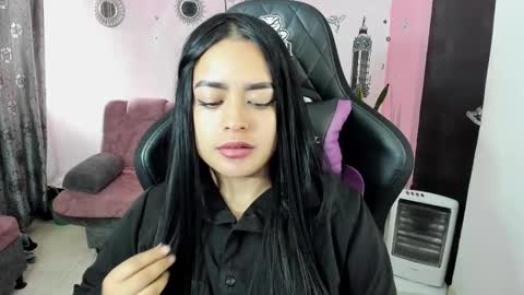 Snapshot of vio_let_ chatting on October 26, 2025, 3:40 pm Daniela online show from October 26, 2025, 3:40 pm