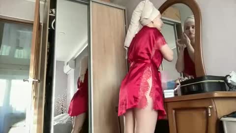 Funny  girl online show from April 26, 2026, 3:37 am