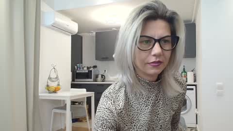 Snapshot of violafoxy chatting on January 23, 2025, 1:02 pm viola online show from January 23, 2025, 1:02 pm