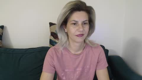 Snapshot of violafoxy chatting on January 24, 2025, 8:00 pm viola online show from January 24, 2025, 8:00 pm