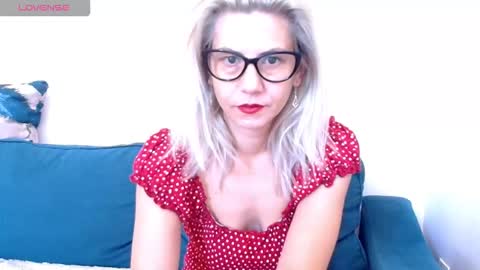 Snapshot of violafoxy chatting on September 19, 2025, 9:32 am viola online show from September 19, 2025, 9:32 am