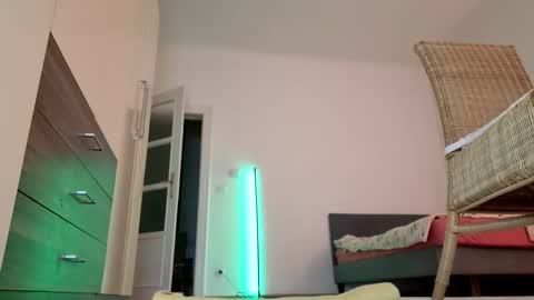 Viola online show from December 15, 2024, 3:20 pm