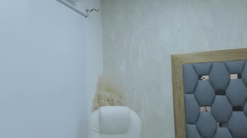 violeet_gray online show from February 26, 2025, 12:25 pm