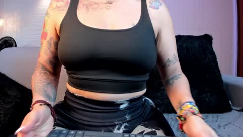 Snapshot of violeet_scott chatting on January 7, 2025, 4:48 pm Violett  Everyday From 0530 to 1430 Col Time online show from January 7, 2025, 4:48 pm