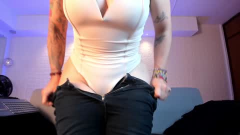 Snapshot of violeet_scott chatting on January 12, 2025, 5:44 pm Violett  Everyday From 0530 to 1430 Col Time online show from January 12, 2025, 5:44 pm