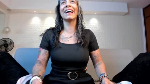 Snapshot of violeet_scott chatting on January 22, 2025, 10:50 am Violett  Everyday From 0530 to 1430 Col Time online show from January 22, 2025, 10:50 am