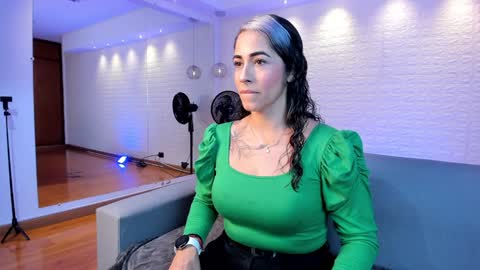 Snapshot of violeet_scott chatting on January 30, 2025, 11:01 am Violett  Everyday From 0530 to 1430 Col Time online show from January 30, 2025, 11:01 am