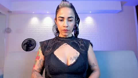 Snapshot of violeet_scott chatting on February 6, 2025, 10:59 am Violett  Everyday From 0530 to 1430 Col Time online show from February 6, 2025, 10:59 am