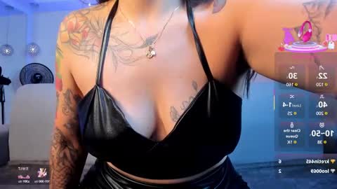 Snapshot of violeet_scott chatting on March 5, 2025, 2:01 pm Violett  Everyday From 0530 to 1430 Col Time online show from March 5, 2025, 2:01 pm