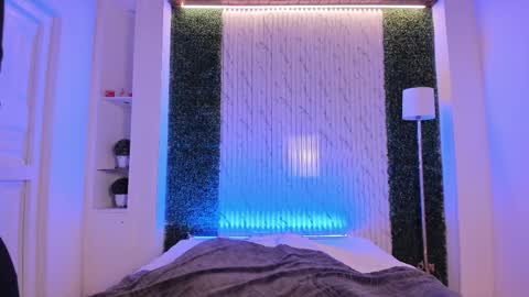 Snapshot of violeet_scott chatting on September 15, 2025, 10:37 am Violett  Everyday From 0530 to 1430 Col Time online show from September 15, 2025, 10:37 am