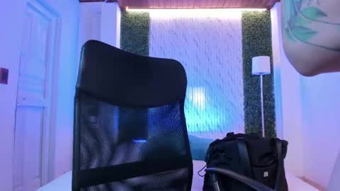 Snapshot of violeet_scott chatting on September 17, 2025, 10:39 am Violett  Everyday From 0530 to 1430 Col Time online show from September 17, 2025, 10:39 am