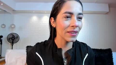 Snapshot of violeet_scott chatting on October 1, 2025, 10:54 am Violett  Everyday From 0530 to 1430 Col Time online show from October 1, 2025, 10:54 am