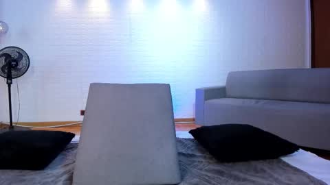 Snapshot of violeet_scott chatting on October 22, 2025, 10:37 am Violett  Everyday From 0530 to 1430 Col Time online show from October 22, 2025, 10:37 am