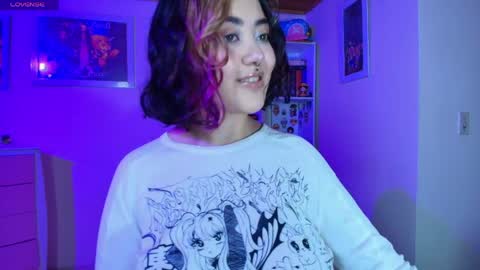 Snapshot of violeet_smile chatting on April 1, 2026, 9:43 am violet online show from April 1, 2026, 9:43 am