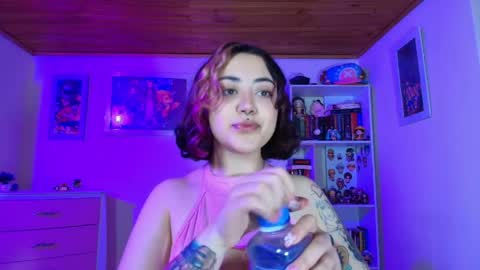Snapshot of violeet_smile chatting on April 7, 2026, 4:13 am violet online show from April 7, 2026, 4:13 am