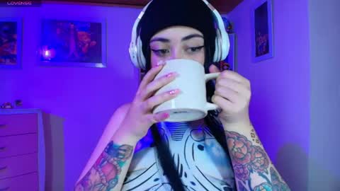 Snapshot of violeet_smile chatting on April 15, 2026, 2:40 am violet online show from April 15, 2026, 2:40 am
