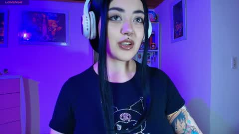 Snapshot of violeet_smile chatting on April 16, 2026, 7:53 am violet online show from April 16, 2026, 7:53 am