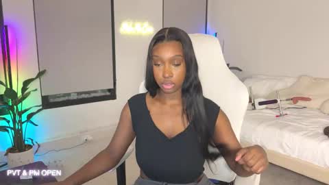 Snapshot of violet6xft chatting on January 25, 2025, 12:48 am Fantasy Black Girl online show from January 25, 2025, 12:48 am