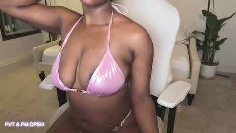 Snapshot of violet6xft chatting on February 11, 2025, 2:35 am Fantasy Black Girl online show from February 11, 2025, 2:35 am