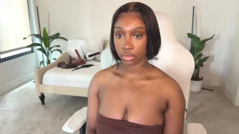 Snapshot of violet6xft chatting on February 11, 2025, 8:20 pm Fantasy Black Girl online show from February 11, 2025, 8:20 pm