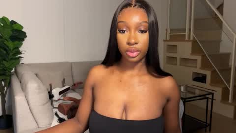 Snapshot of violet6xft chatting on October 20, 2025, 6:25 am Fantasy Black Girl online show from October 20, 2025, 6:25 am