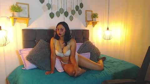 V I O L E T  online show from April 15, 2026, 8:20 pm