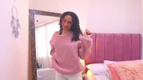 violet__15 online show from May 2, 2026, 12:21 pm