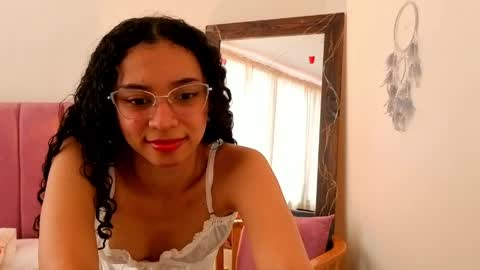 violet__15 online show from May 4, 2026, 12:56 pm
