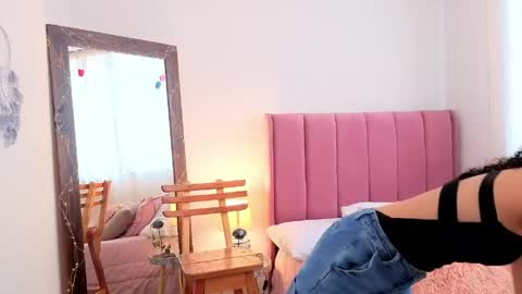 violet__15 online show from May 8, 2026, 12:21 pm
