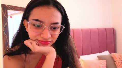 violet__15 online show from May 19, 2026, 12:00 pm