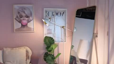 violet__15 online show from June 20, 2026, 11:57 am