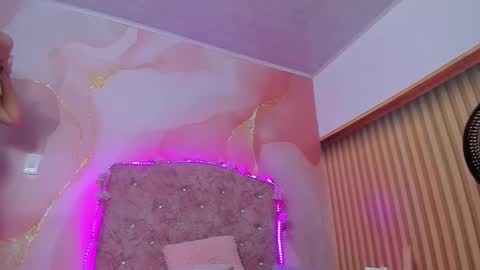 violet__taylor_ online show from January 14, 2026, 2:17 am