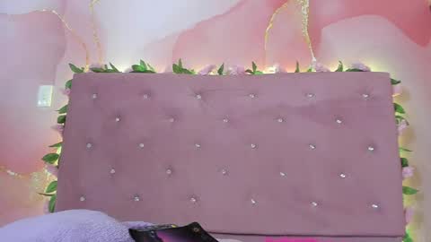 Snapshot of violet__taylor_ chatting on May 5, 2026, 2:19 am violet__taylor_ online show from May 5, 2026, 2:19 am