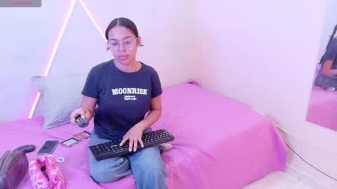 violet_and_dylan online show from February 4, 2026, 12:22 pm