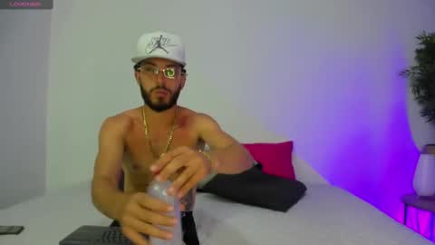 Violet and Paul online show from September 23, 2025, 3:09 am