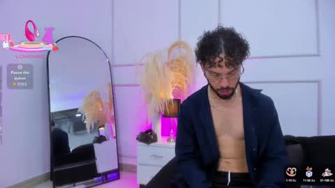 Violet and Paul online show from October 15, 2025, 4:01 am