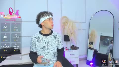 Violet and Paul online show from October 25, 2025, 3:58 am