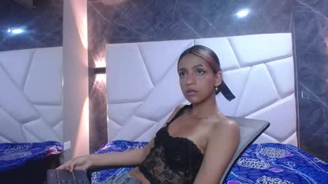 Snapshot of violet_angel13 chatting on March 7, 2026, 2:58 pm Violet online show from March 7, 2026, 2:58 pm