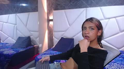 Snapshot of violet_angel13 chatting on March 14, 2026, 2:00 pm Violet online show from March 14, 2026, 2:00 pm