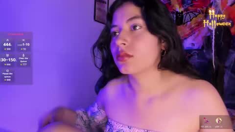 Snapshot of violet_blaze chatting on November 1, 2025, 10:17 am online show from November 1, 2025, 10:17 am