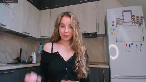 Snapshot of violet_blue_eyes chatting on February 25, 2025, 1:39 pm Violet online show from February 25, 2025, 1:39 pm