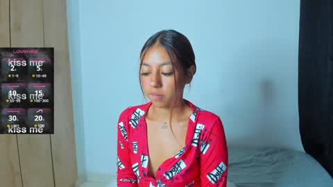 Snapshot of violet_casper_ chatting on December 12, 2024, 11:18 am Violet and Casper online show from December 12, 2024, 11:18 am